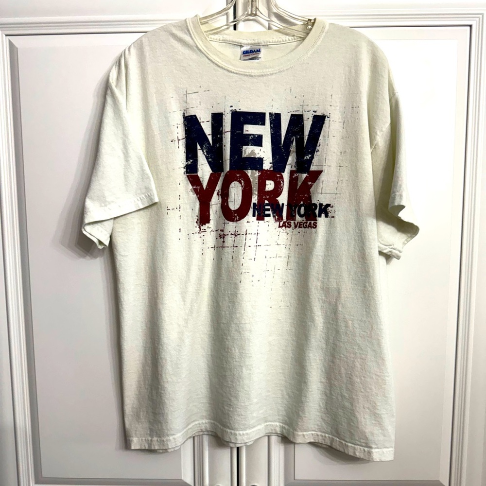 Gildan Men’s Size Large White Short Sleeve Tee with New York Las Vegas Graphics